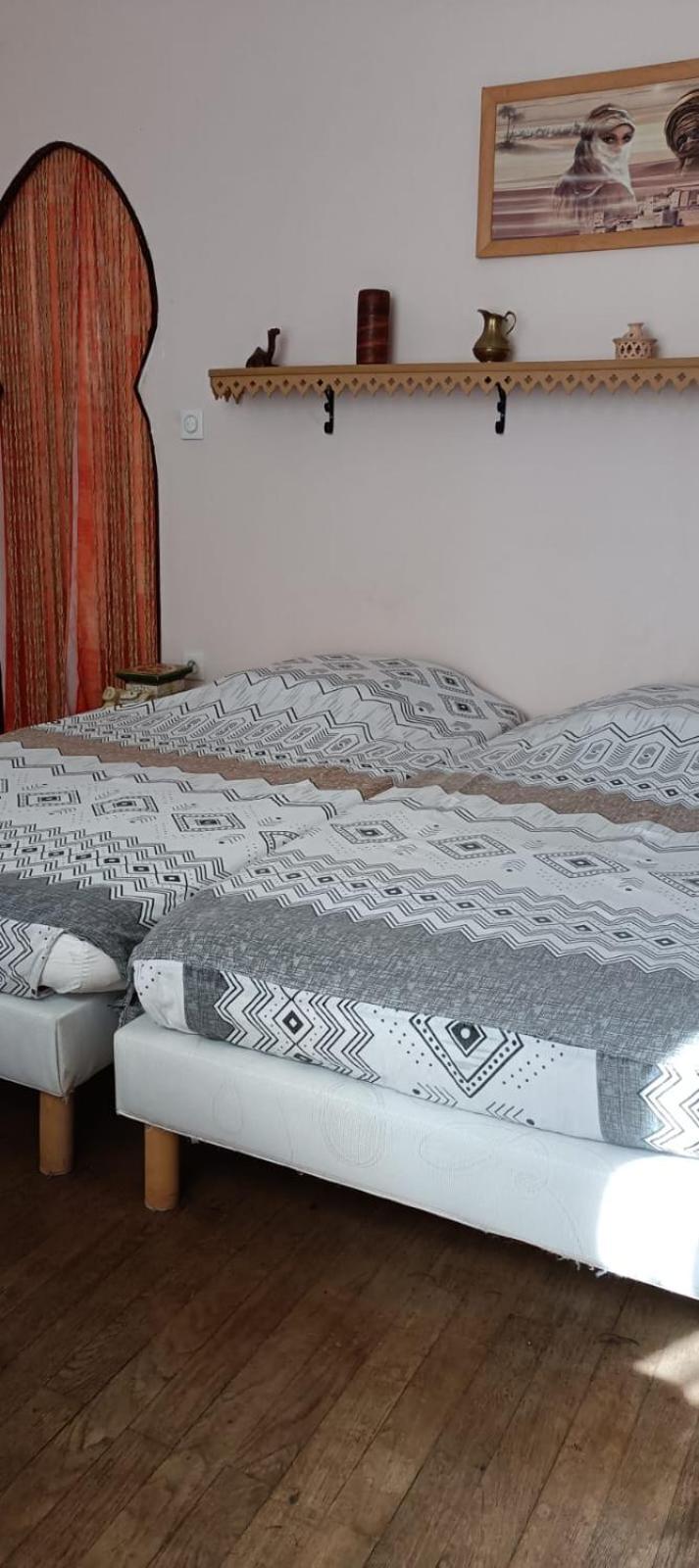 Sancoins Chambre D'Hote Dans Maison Atypique Possibilite 1 Lit Supplementaire Pour 15 Euros מראה חיצוני תמונה